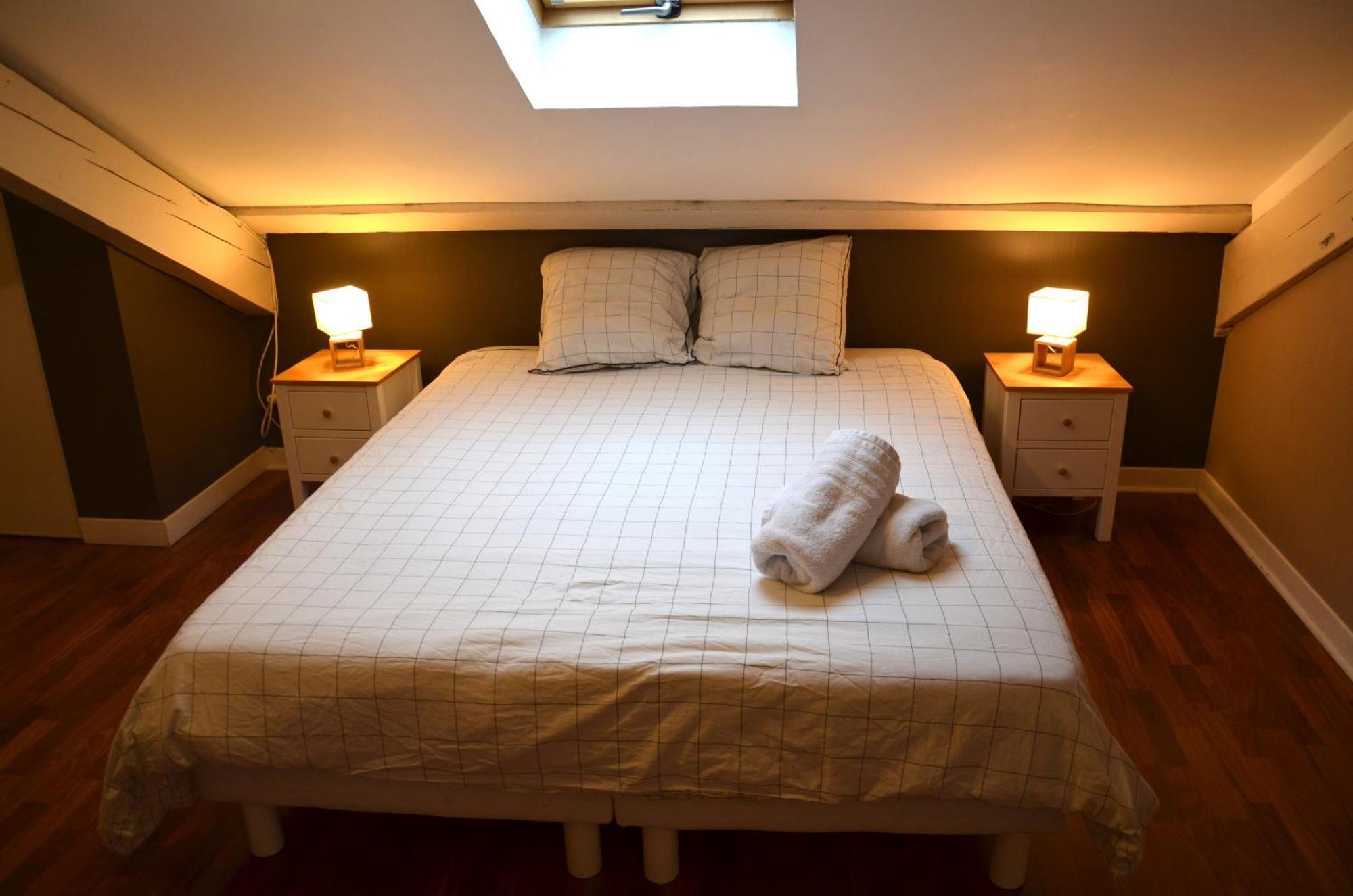 Le Cocon Troyen - 6-8P - 2 Parking Gratuits Apartment ทรัวส์ ภายนอก รูปภาพ